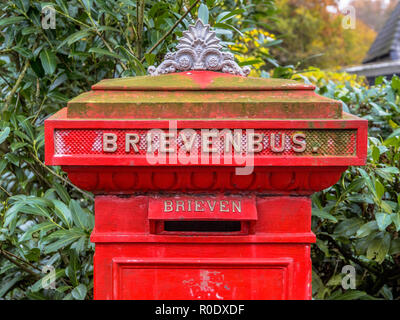 Vintage rouge Mail Box Banque D'Images