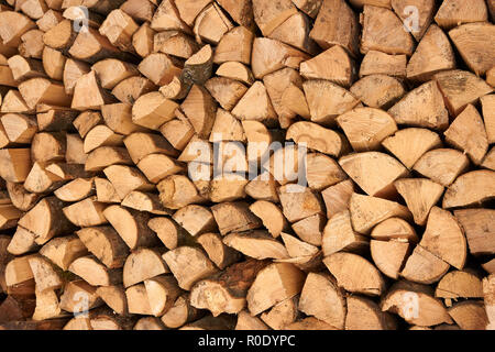 Grand nombre de brisures de bois empilés dans un tas Banque D'Images