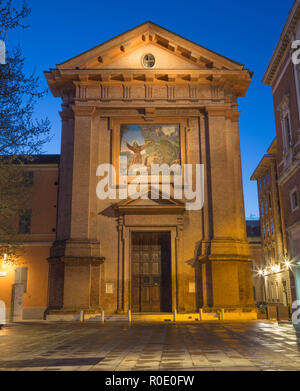 Reggio Emilia - la façade de l'église Chiesa di San Franceso avec la mosaïque de la stigmatisation. Banque D'Images