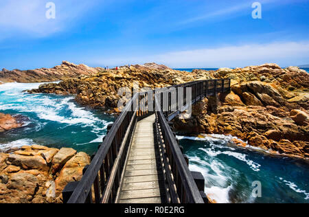 Une passerelle au Canal près de Yallingup Rocks  + Parc National Leeuwin-Naturaliste Dunsborough en Australie, W. Banque D'Images