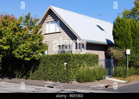 Melbourne, Australie : Avril 04, 2018 : Maison Individuelle Maison style chalet sur un terrain à St Kilda - Melbourne Banque D'Images