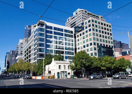 Melbourne, Australie : le 07 avril 2018 : Russell's Old Corner Shop a été construit en 1850 à l'angle des rues King et de La Trobe et patrimoine est répertorié. Banque D'Images