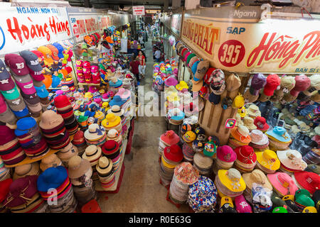 HO CHI MINH Ville, Vietnam, 26 février 2015 : Hat ministère dans l'ancien marché traditionnel de Cho dans le Binh Tay Chinatown district de Ho Chi Minh Banque D'Images