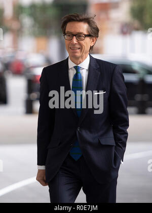 L'ambassadeur allemand au Royaume-Uni, Peter Wittig, arrive à la BBC à Londres pour apparaître sur l'Andrew Marr show. Banque D'Images