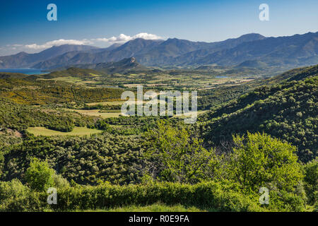 Vue du Nebbio (région de la vallée de la rivière Aliso), Serra di Pigno massif à distance, près du village de Sorio, département de Haute-Corse, Corse, France Banque D'Images