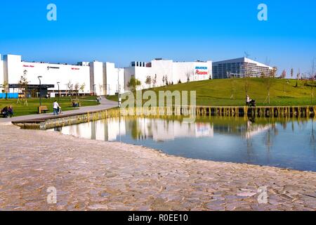 Moscou, Russie - le 18 octobre 2018 : commercial 'Avia Park', bâtiment résidentiel moderne et nouveau parc champ Khodynskoe à Moscou, Russie. Il n'est plus megamo Banque D'Images