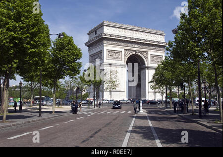 L'Arc de Triomphe de l'Etoile (Arc de Triomphe) dans la Place Charles de Gaulle à la fin de l'Arc de Triomphe, Paris, France. Banque D'Images