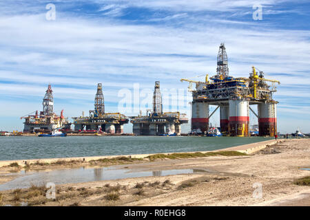 'Big Foot' Chevron's Deep Ocean passant au large de la plate-forme stockée de l'eau profonde des plateformes de forage, Port Aransas, Texas. Banque D'Images