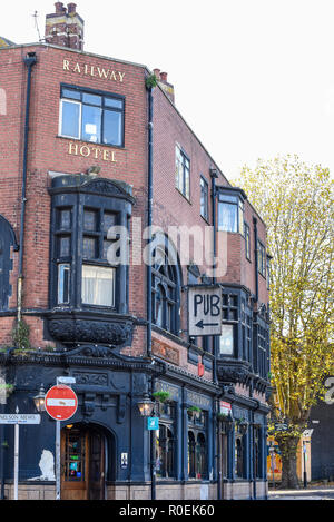 Railway Hotel pub et d'hébergement à Southend on Sea, Essex, Royaume-Uni. Connu pour sa musique live et menu végétalien. Road, Southend Clifftown Banque D'Images