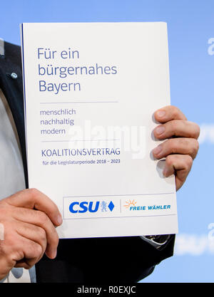 Munich, Bavière. 4ème Nov 2018. Markus Söder (CSU), Ministre-président de Bavière, présentera la nouvelle entente de coalition pour la Bavière lors d'une conférence de presse après une réunion du conseil exécutif et de la CSU CSU Groupe parlementaire de l'état. Dpa : Crédit photo alliance/Alamy Live News Banque D'Images