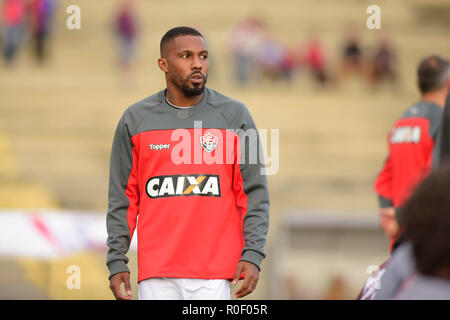 CURITIBA, PR - 04.11.2018 : PARANÁ CLUBE VITÓRIA X BA - Rhayner est envoyé pour l'lors de Paraná Clube Vitória v BA, une correspondance valide pour la 32e ronde de la 2018 Championnat du Brésil. Durival Britto e Silva stadium. Curitiba, PR. (Photo : Reinaldo Reginato/Fotoarena) Banque D'Images