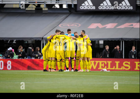 Dimanche, Novembre 04, 2018 : Columbus Crew conciliabules SC avant la première moitié du match entre les New York Red Bulls et Columbus Crew SC dans les demi-finales de conférence 1 sur 2 jambe à MAPFRE Stadium, à Columbus OH. Crédit Photo obligatoire : Dorn Byg/Cal Sport Media. Columbus Crew SC 0 - New York Red Bulls 0 Banque D'Images