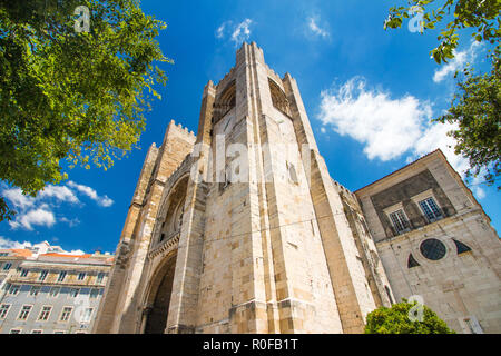 Portugal, Lisbonne, tour des cloches de la Cathédrale Patriarcale de Sainte Marie Majeure (Santa Maria Maior de Lisboa) Banque D'Images