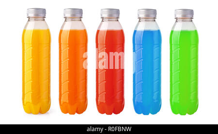 Boissons énergétiques avec des saveurs différentes sur un fond blanc avec clipping path Banque D'Images