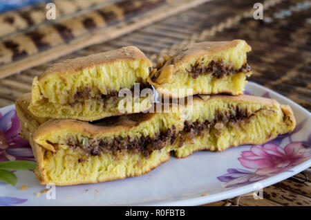 TERANG BULAN, sweet pancakes indonésien Lombok en close-up. Banque D'Images