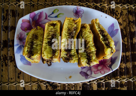 TERANG BULAN, Indonesian sweet pancakes à Lombok centré à partir de la haut Banque D'Images