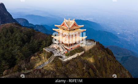 Le temple d'or, pointe Wanfo Emeishan ou Emei Mountain, province du Sichuan, Chine Banque D'Images