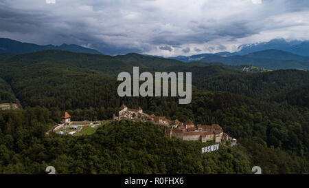 Paysage de l'antenne des Monts Bucegi, Carpates sur une journée ensoleillée Banque D'Images