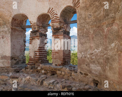 Basilique d'Ayios Achilleios sur Agios Achilios island. La région des lacs Prespa. Banque D'Images