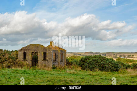 SCOTSTOWN MOOR RÉSERVE NATURELLE LOCALE ABERDEEN CITY ECOSSE BÂTIMENT ABANDONNÉ ET LES TERRES AGRICOLES Banque D'Images