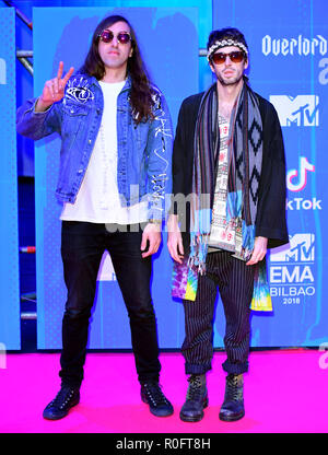 Sebastian Pringle et Gilbert Vierich des Crystal Fighters fréquentant les MTV Europe Music Awards 2018 qui a eu lieu au Centre des Expositions de Bilbao, Espagne Banque D'Images