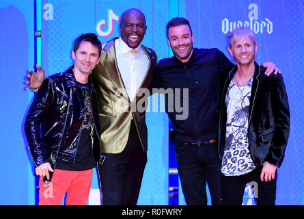Terry Crews avec Dominic Howard, Matt Bellamy et Chris Wolstenholme de Muse qui fréquentent les MTV Europe Music Awards 2018 qui a eu lieu au Centre des Expositions de Bilbao, Espagne. Banque D'Images