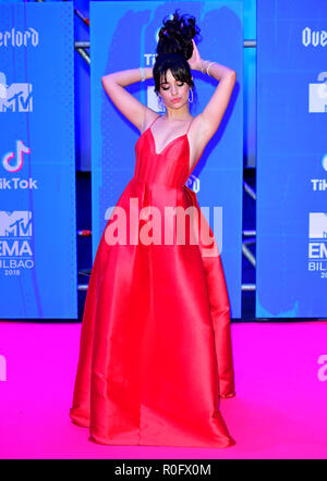 Camila Cabello fréquentant les MTV Europe Music Awards 2018 qui a eu lieu au Centre des Expositions de Bilbao, Espagne. Banque D'Images