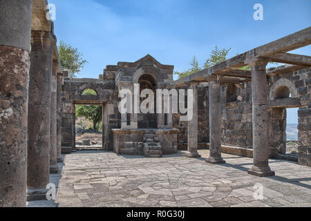 Et d'entrée de la synagogue bema reconstruit d'Umm el-Kanatir Keshatot (EIN) sur les hauteurs du Golan. Banque D'Images