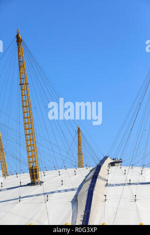 La montée à l'O2, à l'arena, sur la péninsule de Greenwich, SE London, UK Banque D'Images