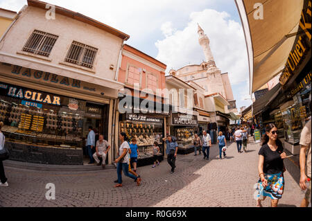 Izmir, Turquie - le 26 mai 2018. Bazar Kemeralti shoot avec objectif fisheye. Izmir Turquie. Les gens bondés de shopping. Banque D'Images