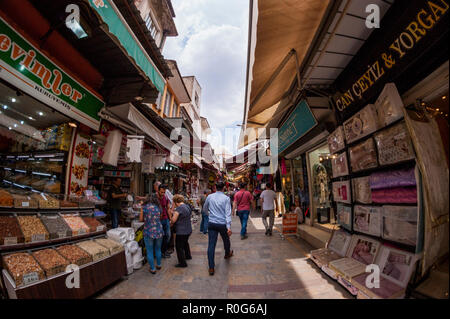 Izmir, Turquie - le 26 mai 2018. Bazar Kemeralti shoot avec objectif fisheye. Izmir Turquie. Les gens bondés de shopping. Banque D'Images