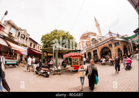 Izmir, Turquie - le 26 mai 2018. Bazar Kemeralti shoot avec objectif fisheye. Izmir Turquie. Les gens bondés de shopping. Banque D'Images