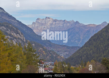 Les Alpes sont la plus haute et la plus vaste gamme de montagne qui se trouve entièrement en Europe, s'étendant sur environ 1 200 kilomètres. Banque D'Images