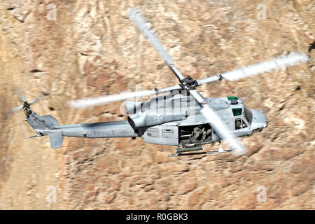 Bell UH-1Y Venom effectué par nous. L'escadron d'hélicoptères marine HMLA-369 'Gunfighters' voler dans Star Wars en 2018, Canyon Banque D'Images