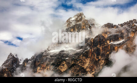 Monte Antelao (3263m) au-dessus de San Vito di Cadore (près de Cortina d'Ampezzo), est la deuxième plus haute montagne d'Dolomiti, également connu comme le roi des Banque D'Images