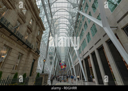 Le verre et l'acier de Allen Lambert Galleria, Brookfield Place, Toronto, Canada Banque D'Images