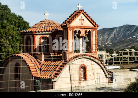 Église abandonnée le long de la route, la route sans nom, 84700 Thira, Grèce Banque D'Images