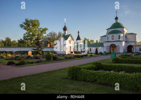 Portes Saintes avec l'église de la porte et deux chapelles dans l'ancien monastère de la Transfiguration, Mourom, Russie Banque D'Images