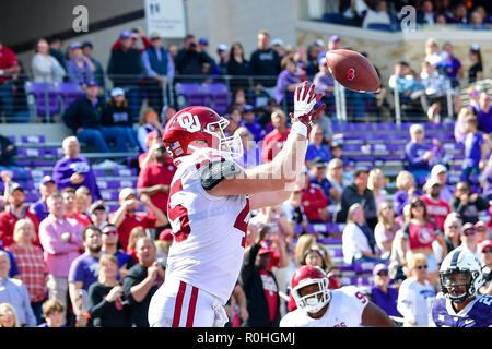 Oklahoma Sooners fullback Carson Meier (45) capture un laissez passer pour un touché au cours de l'Oklahoma Sooners au TCU Horned Frogs lors d'un match de football de la NCAA au stade Amon G. Carter et Fort Worth au Texas. 10/20/18.Manny Flores/Cal Sport Media. Banque D'Images