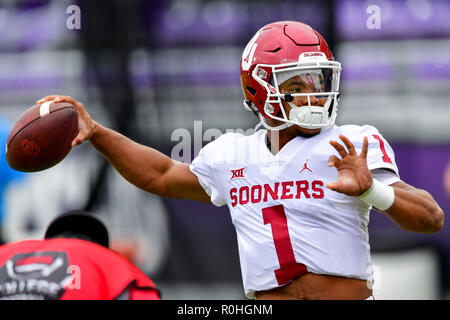 Oklahoma Sooners quarterback Kyler Murray (1) au cours de l'Oklahoma Sooners au TCU Horned Frogs lors d'un match de football de la NCAA au stade Amon G. Carter et Fort Worth au Texas. 10/20/18.Manny Flores/Cal Sport Media. Banque D'Images