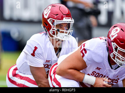 Oklahoma Sooners quarterback Kyler Murray (1) au cours de l'Oklahoma Sooners au TCU Horned Frogs lors d'un match de football de la NCAA au stade Amon G. Carter et Fort Worth au Texas. 10/20/18.Manny Flores/Cal Sport Media. Banque D'Images