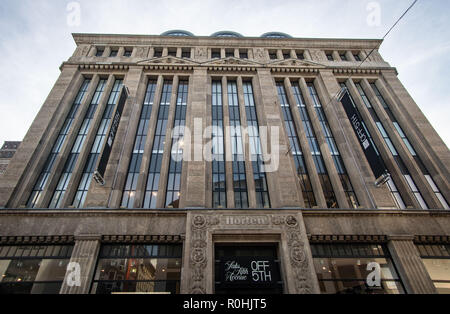 03 novembre 2018, en Rhénanie du Nord-Westphalie, Düsseldorf : l'ancien magasin phare de l'ancien ministère Horten groupe de magasins dans le centre-ville de Düsseldorf. Photo : Frank Rumpenhorst/dpa/Frank Rumpenhorst/dpa Banque D'Images