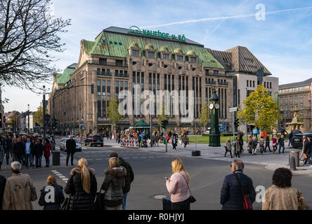 03 novembre 2018, en Rhénanie du Nord-Westphalie, Düsseldorf : Le grand magasin Kaufhof sur la Königsalle dans le centre-ville de Düsseldorf. Photo : Frank Rumpenhorst/dpa/Frank Rumpenhorst/dpa Banque D'Images