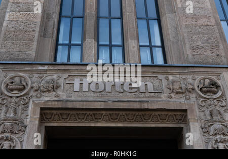 03 novembre 2018, en Rhénanie du Nord-Westphalie, Düsseldorf : l'ancien magasin phare de l'ancien ministère Horten groupe de magasins dans le centre-ville de Düsseldorf. Photo : Frank Rumpenhorst/dpa/Frank Rumpenhorst/dpa Banque D'Images