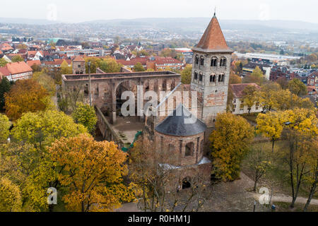 Bad Hersfeld, Allemagne. 05Th Nov, 2018. La ruine de l'église, lieu de la Bad Hersfeld Festival. La 69e édition du festival va du 05.07.2019 au 01.09.2019. (Photo aérienne avec un bourdon) Credit : Swen Pförtner/dpa/Alamy Live News Banque D'Images