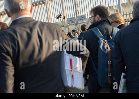 Turin, Piémont, Italie. 23 Oct, 2018. Turin, Italy-October 23, 2018 : audience préliminaire du procès pour les faits de la Piazza San Carlo, où le 3 juin 2017 lors de la projection sur la maxi-écran de la finale de la Ligue des Champions, une série de vagues de panique parmi les nombreux fans de la Juventus a causé la blessure de 1527 personnes en raison de l'éclats des bouteilles en verre, la mort d'Erika Pioletti et un autre a été paralysé. Crédit : Stefano Guidi/ZUMA/Alamy Fil Live News Banque D'Images