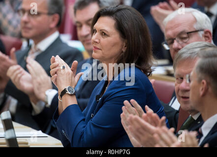 05 novembre 2018, la Bavière, München : Ilse Aigner (CSU) assiste à la session constitutive du 18e parlement bavarois. Photo : Sven Hoppe/dpa Banque D'Images