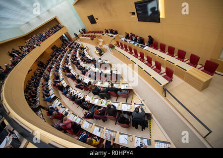 05 novembre 2018, Bavaria, Munich : les députés participent à la session constitutive de la 18ème Landtag de Bavière. Photo : Lino Mirgeler/dpa Banque D'Images