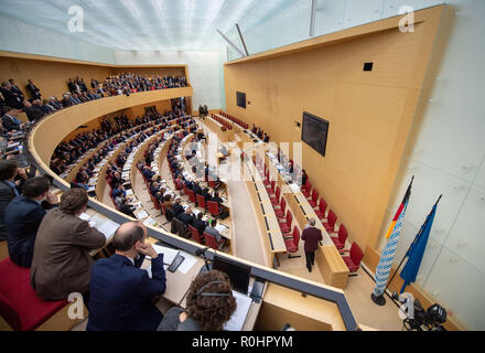 05 novembre 2018, Bavaria, Munich : les députés participent à la session constitutive de la 18ème Landtag de Bavière. Photo : Lino Mirgeler/dpa Banque D'Images