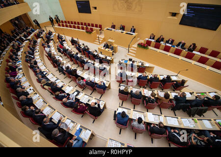 05 novembre 2018, Bavaria, Munich : les députés participent à la session constitutive de la 18ème Landtag de Bavière. Photo : Lino Mirgeler/dpa Banque D'Images